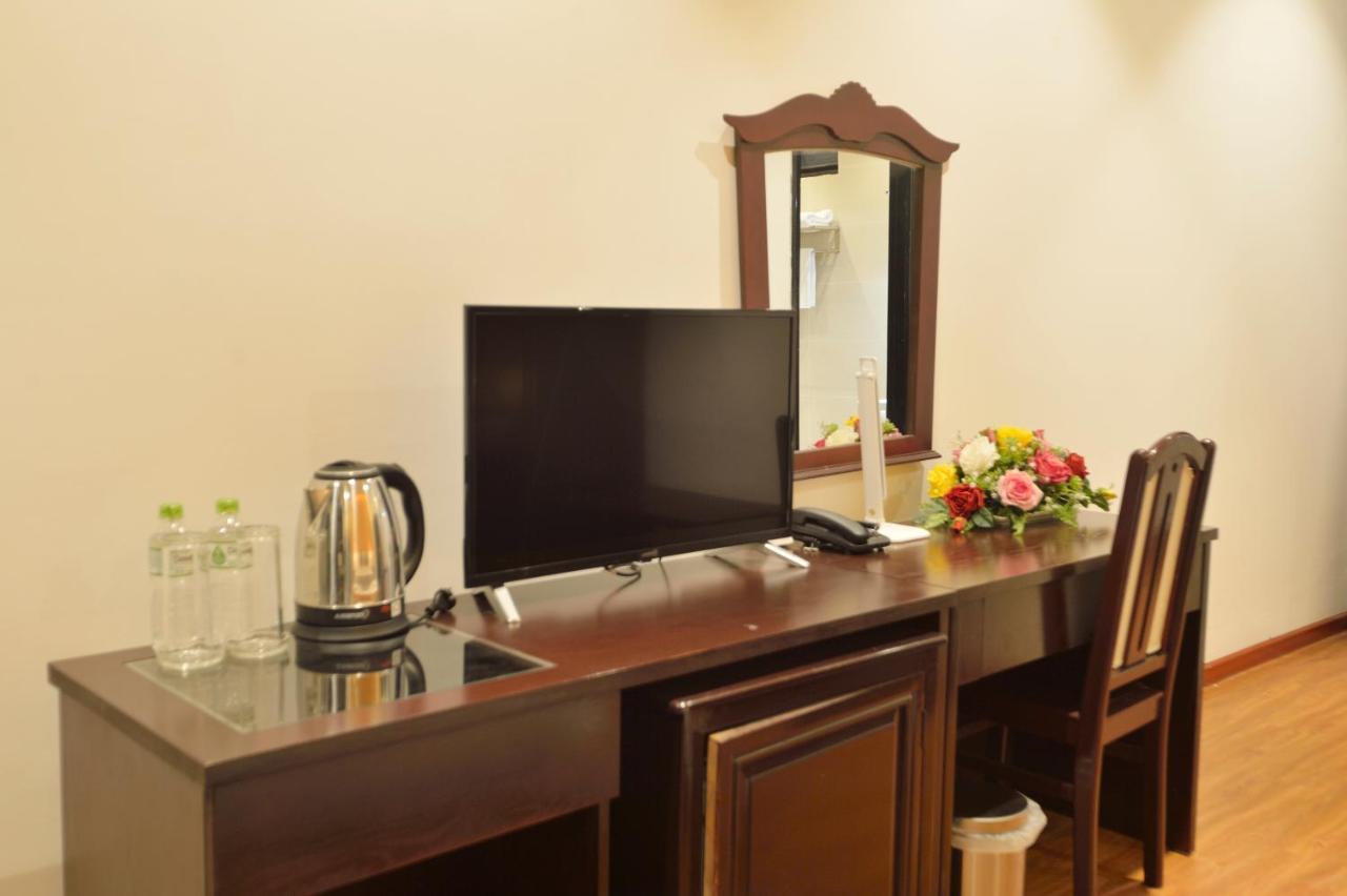 Pandora Saigon Hotel Хошимин Екстериор снимка