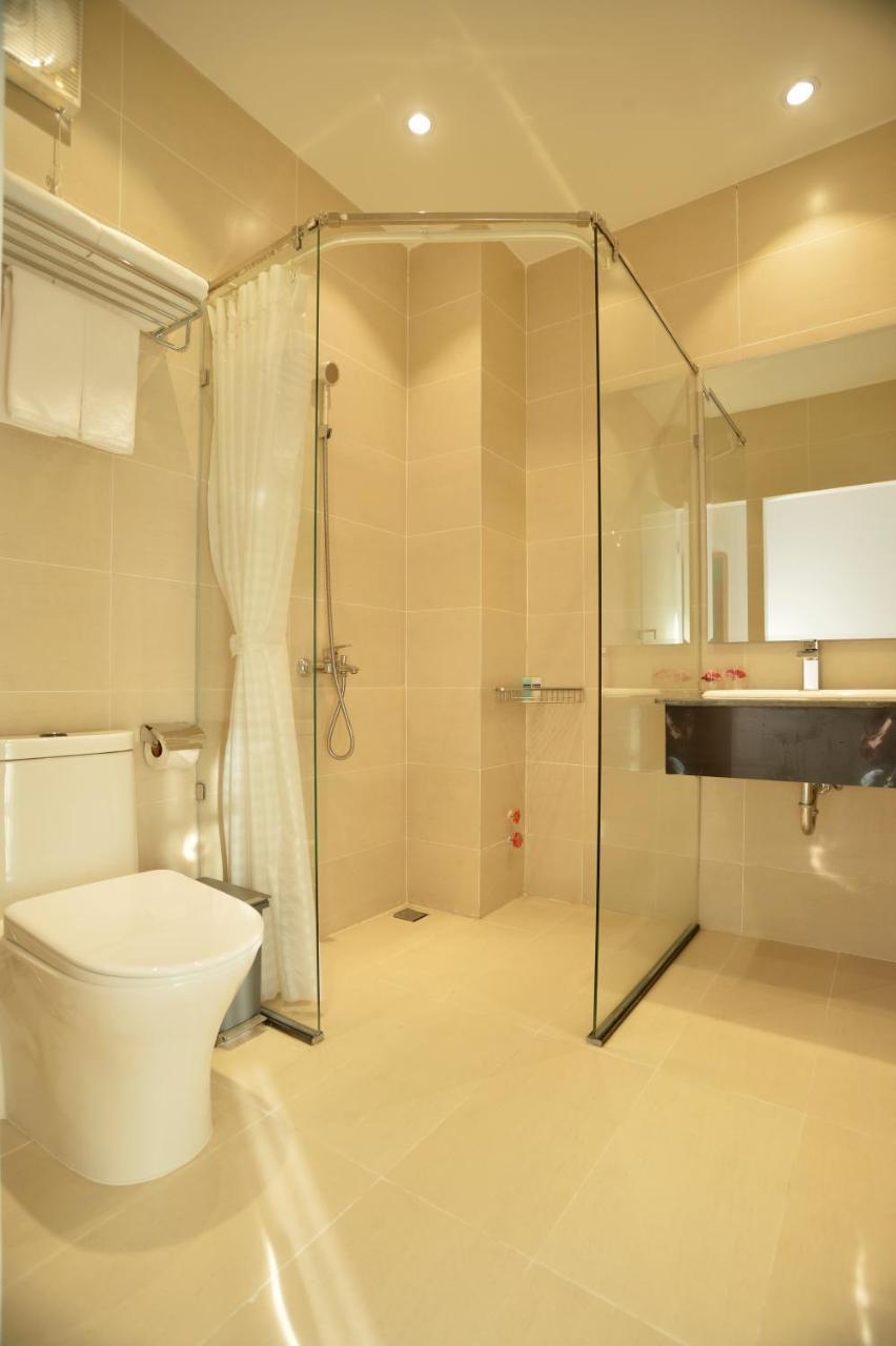 Pandora Saigon Hotel Хошимин Екстериор снимка