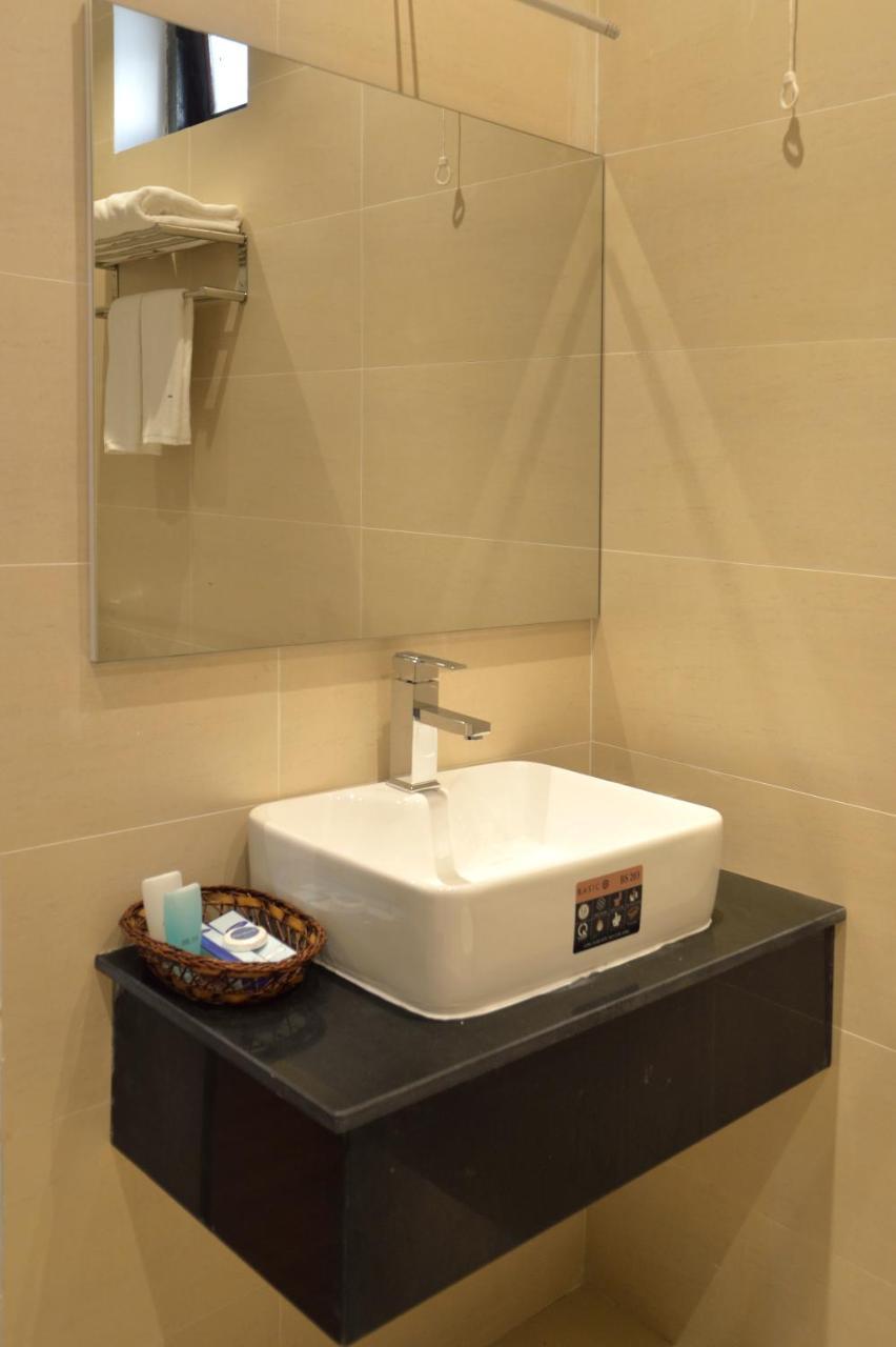 Pandora Saigon Hotel Хошимин Екстериор снимка
