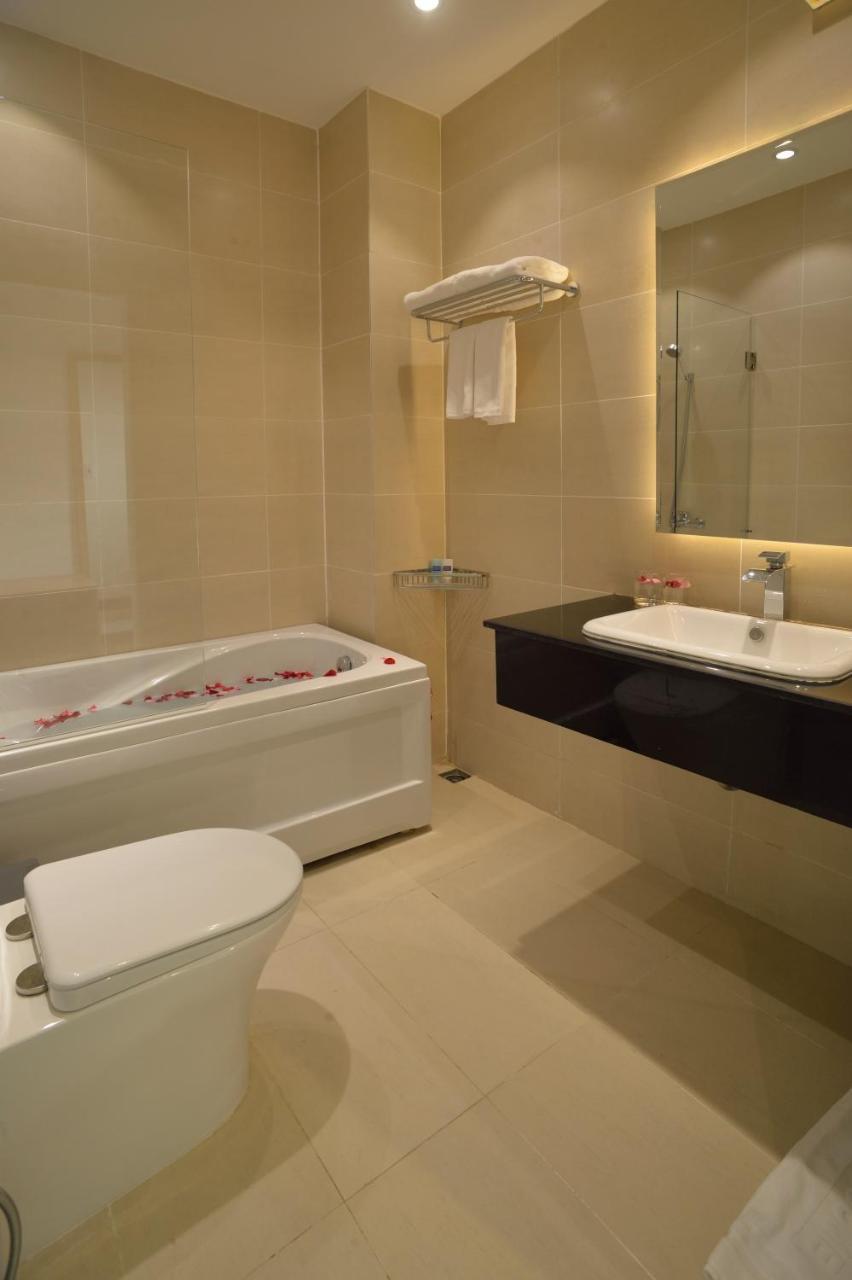 Pandora Saigon Hotel Хошимин Екстериор снимка