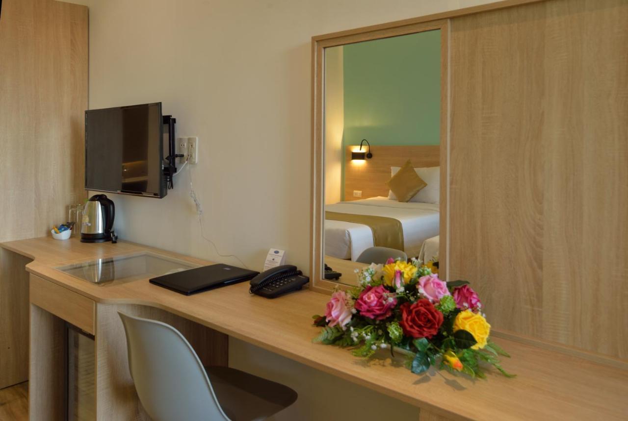 Pandora Saigon Hotel Хошимин Екстериор снимка