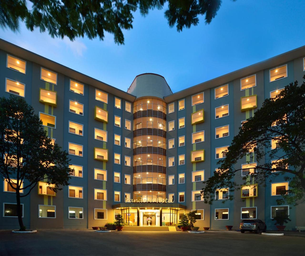Pandora Saigon Hotel Хошимин Екстериор снимка