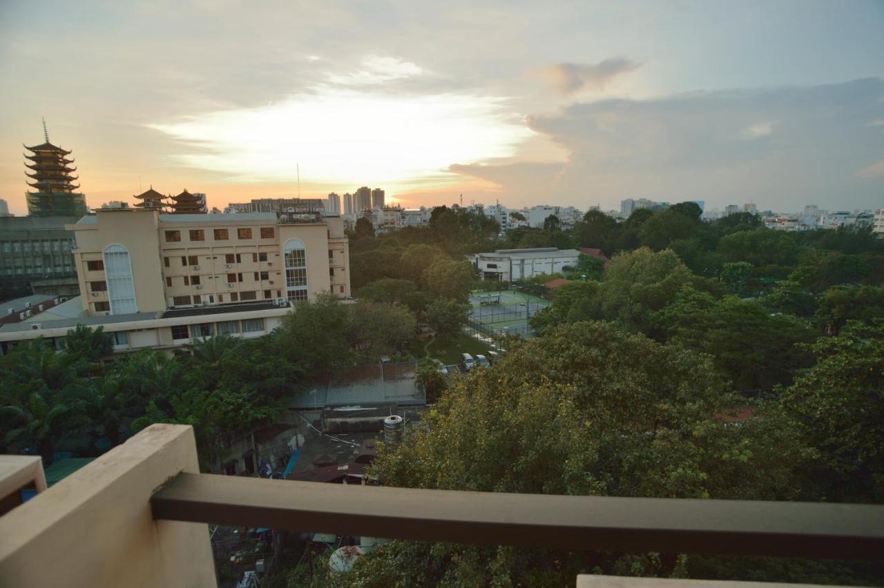 Pandora Saigon Hotel Хошимин Екстериор снимка