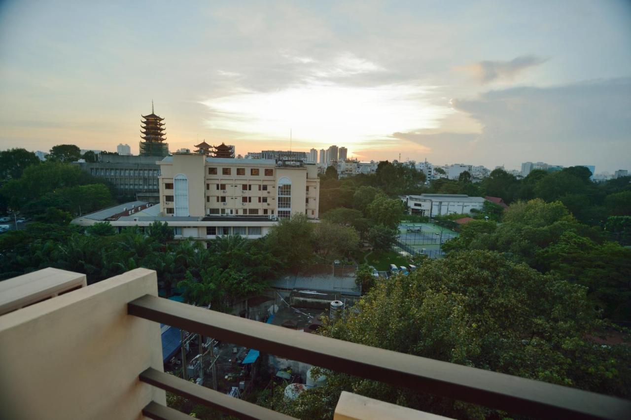 Pandora Saigon Hotel Хошимин Екстериор снимка